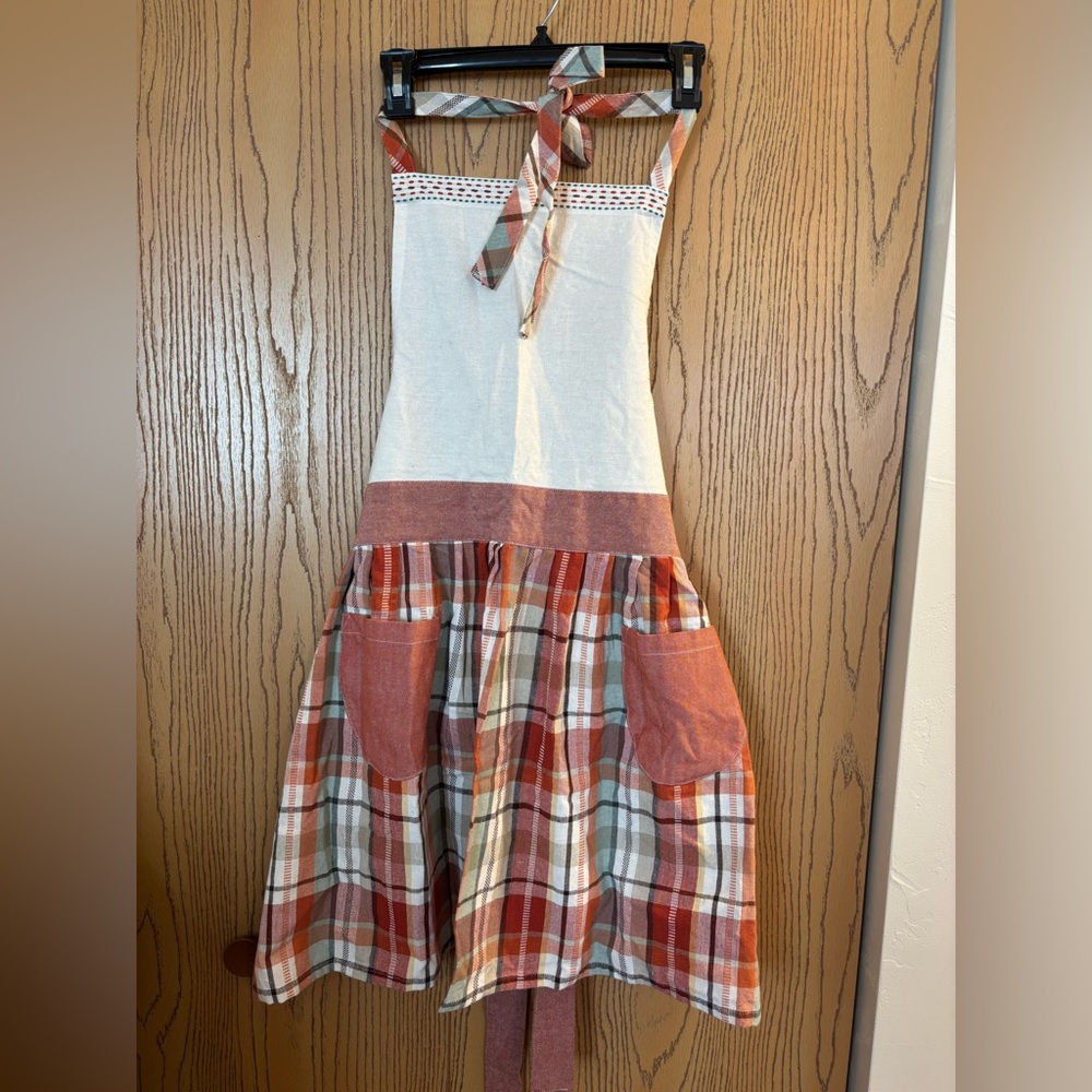 Handmade Apron. Adult size and perfect for fall. 🍁